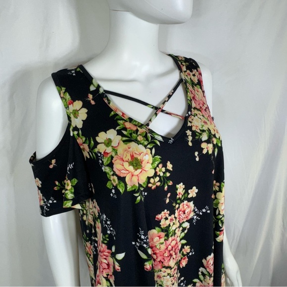 Reb & J. Black & Pink Floral Laced V-Neck Cold Shoulder Top - Picture 2 of 6